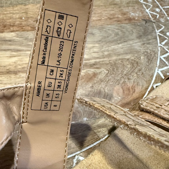 NWOT Vionic Amber Tan Strappy Sandals - Size 8 - Picture 15 of 15